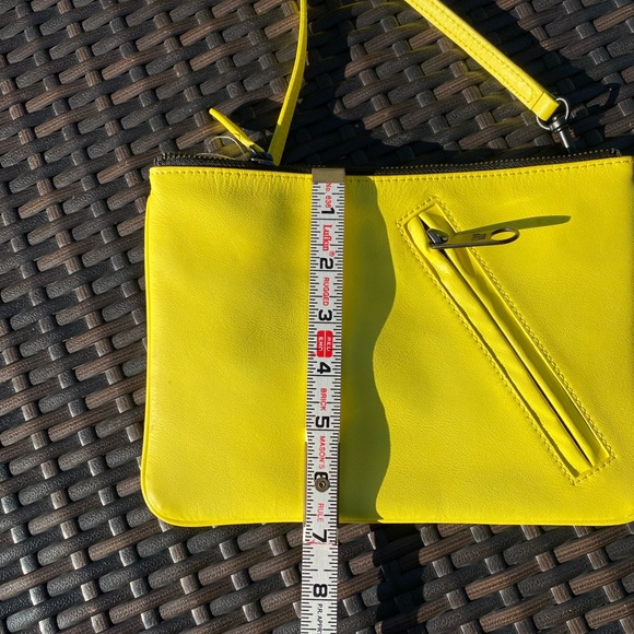 GAP Small Leather Convertible Crossbody NWOT - Picture 8 of 9